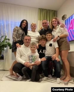 Уся родина Прийменків (посередині – бабуся, а справа – Ганна Прийменко)