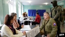 Русия басып алган җирләрдә тавыш бирүләр