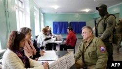На псевдореферендуме, организованном российскими оккупационными властями в Мариуполе. 27 сентября 2022 года