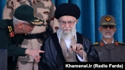 Върховният лидер на Иран аятолах Али Хаменей по време на церемония по дипломирането на кадети от военните училища. Техеран, 3 октомври 2022 г.