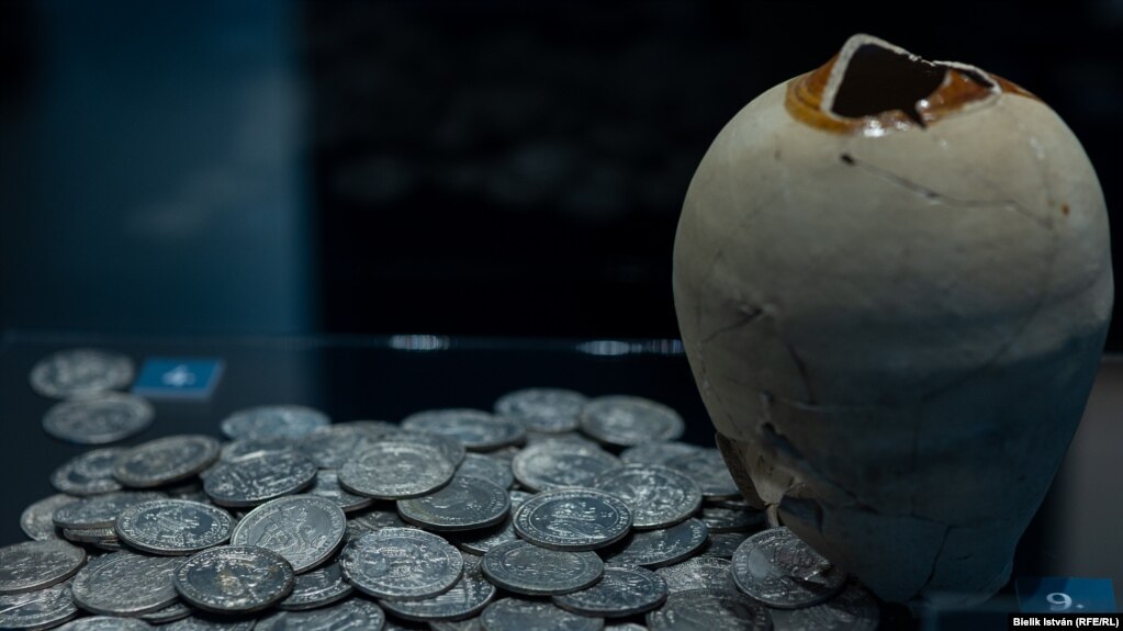 With thousands of archaeological sites dotted around the country, treasure hunters in Hungary are digging up coins, statues, and gold objects, taking everything that can be moved, experts warn. (file photo)