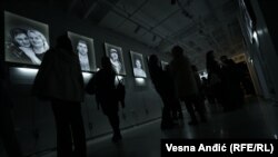 "Zaboravljena djeca rata" su prvi put ispričala svoje priče u Beogradu, a izložbu su organizovale nevladine organizacije iz Srbije - Inicijativa mladih za ljudska prava, Žene u crnom i Autonomni ženski centar.