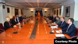 Средба на премиерот Димитар Ковачевски и владиниот тим со претседателот на ВМРО-ДПМНЕ Христијан Мицковски и неговиот тим, на којашто се разговараше за справувањето со енергетската криза, 4 октомври 2022