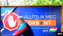 Afișele guvernului Orban din 2017, cu mesajul Stop Bruxelles.