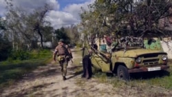 „Prin apă, pe teren minat”. Armata ucraineană se apropie de Liman