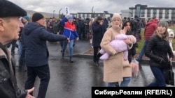 Мобилизация в Кемерово. Женщины остались одни с детьми, без помощи мужей, которых забрали на войну в Украину