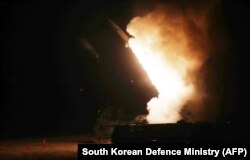 Një raketë duke u lëshuar nga sistemi ATACMS, gjatë stërvitjeve të përbashkëta ushtarake të Koresë së Jugut dhe Shteteve të Bashkuara. 5 tetor 2022.