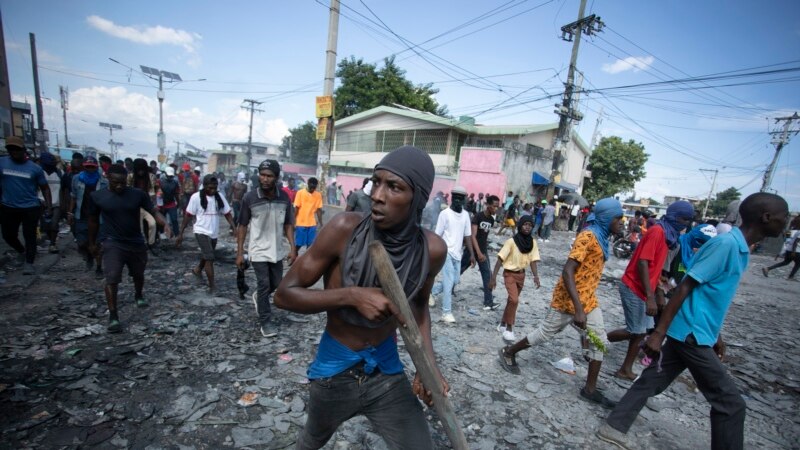 Haiti kërkon ndihmë të jashtme ushtarake për të menaxhuar krizën me banda