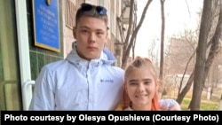 17 жастағы Андрей Опушиев және әйелі Валентина Опушиева. Жеке архивтен алынған сурет.