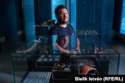 Rózsa Zoltán, a Nemzeti Régészeti Intézet osztályvezetője szerint a törvényt még egyes múzeumok sem tartják be, nemhogy a fémkeresők