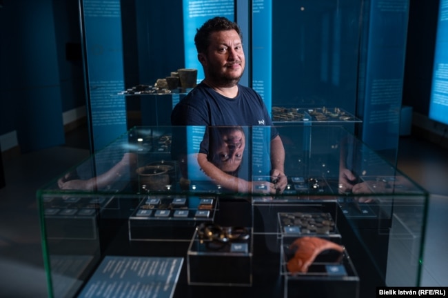Rózsa Zoltán, a Nemzeti Régészeti Intézet osztályvezetője szerint a törvényt még egyes múzeumok sem tartják be, nemhogy a fémkeresők