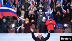 Президент России на стадионе "Лужники" в Москве во время празднования годовщины аннексии Крыма. 18 марта 2022 года