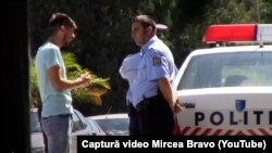 În urmă cu opti ani, Mircea Bravo punea în încurcătură polițiștii și enerva taximetriștii cărora le spunea că nu are bani la el. Farsele sale au câștigat notorietate și mărturisește că nu ar fi putut fi și angajat în același timp.