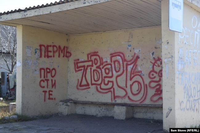 Graffiti left by Russian soldiers at a bus stop in Lyman. Besides the names of the Russian cities Tver and Perm, one of the words says "'Please forgive [us]."