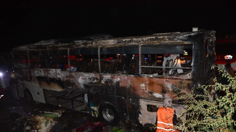 Пакистанда автобустагы өрттөн 18 киши набыт болду