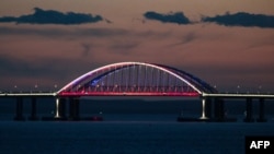 Керченский мост в сумерках, 11 октября 2022 года
