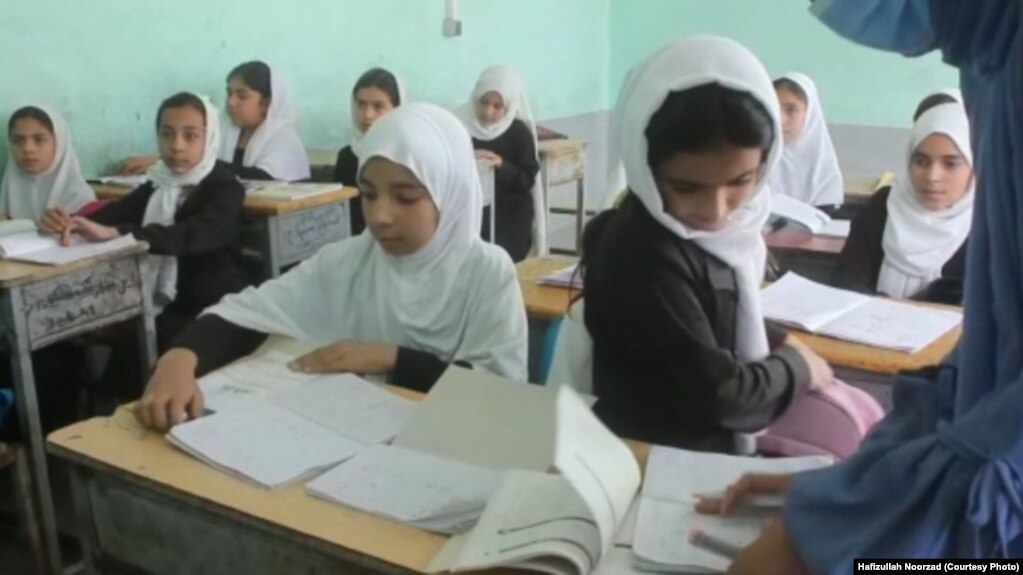 تصویر آٰرشیف: یکی از مکاتب دخترانه در ولایت نیمروز 