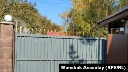 Полиция бөлімінің қақпасы. Көрнекі сурет.