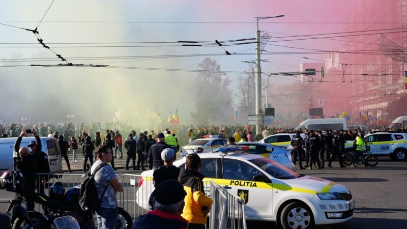 Corturile protestatarilor de pe bulevardul Ștefan cel Mare, înlăturate de Poliție