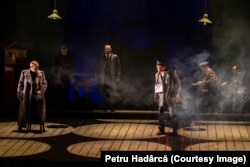 Salariile actorilor și a altor protagoniști din teatre și operă „sar” spectaculos de la o categorie profesională la alta, spre deosebire de cele ale profesorilor.