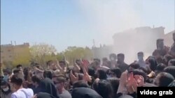 طی بیش از دو هفته گذشته بسیاری از شهرهای ایران شاهد تظاهرات اعتراضی بودهاند.