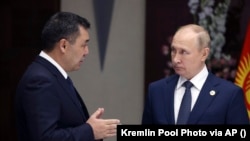 Predsednik Kirgistana Sadir Džaparov i njegov ruski kolega Vladimir Putin