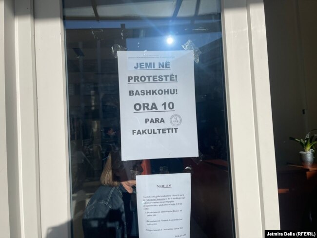 Paralajmërimi për protestë.