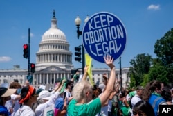 Демонстранты, выступающие в защиту права на аборт. Вашингтон, 2022 год.