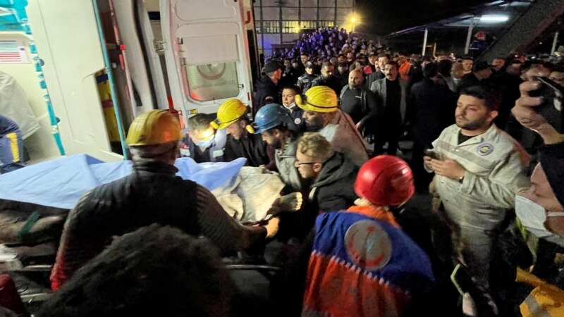 Најмалку 28 загинати и десетици заробени под земја при експлозија во турски рудник 