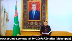 Gurbangül Ataýewa hasabat berýär.