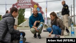 Lazari, Stefani dhe Millica nga Beogradi në Festivalin e kafesë në Mitrovicë