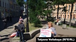 Одиночные пикеты врачей скорой помощи в Петербурге, 7 июня 2015 года