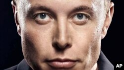 Biografia lui Elon Musk de Walter Isaacson, publicată în septembrie 2023, îl descrie pe miliardar ca pe un om condus de demonii copilăriei, obsedat să aducă viața umană pe Marte și care cere ca angajații săi fie „duri”.