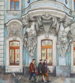 Poslovni ljudi zadubljeni u razgovor prolaze pored istorijske zgrade na Prospektu Mira.