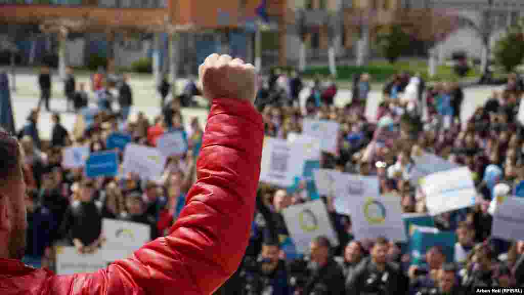 Një tjetër pamje e protestës së nxënësve në Prishtinë.