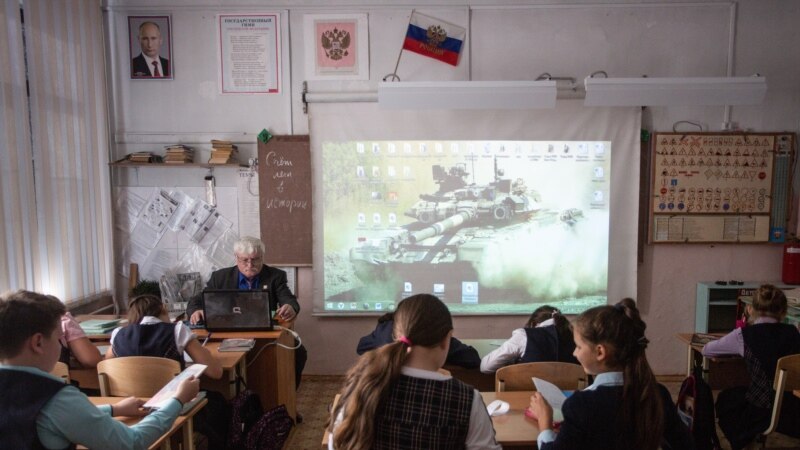 В России мать добилась для сына отвода от «уроков патриотизма»