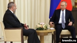 Russia - Russian President Vladimir Putin meets with Armenian Prime Minister Nikol Pashinian in his Novo-Ogaryovo residence outside Moscow, April 19, 2022.