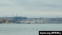 Предположительная перевалка зерна в бухте Авлита. Севастополь, 19 апреля 2022 года