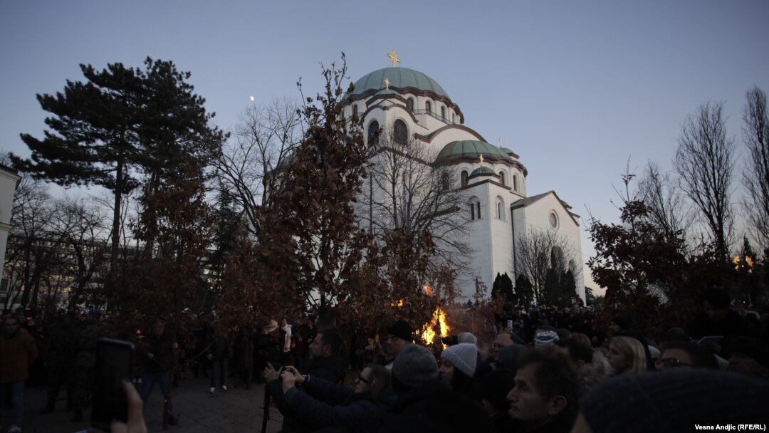 Okupljanje na Badnji dan isped Hrama Svetog Save u Beogradu (6. januar 2020.)