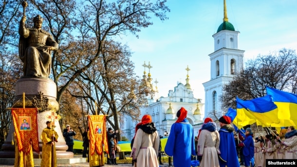 Урочисте зібрання біля пам'ятника гетьману Івану Мазепі в пам'ять борців за свободу. Полтава, 21 листопада 2016 року