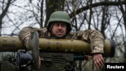 Ուկրաինացի զինծառայողը, Արևելյան Ուկրաինա, 19 ապրիլի, 2022թ.