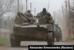 Orosz erők Mariupol közelében 2022. április 17-én