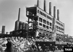 Dio Azovstala fotografisan 1943. nakon što su ga nacističke snage uništile tokom povlačenja iz Mariupolja.