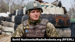 Солдат Збройних сил України. Сєвєверодонецьк. 16 квітня 2022 року. Президент України сказав, що в боях на Сході Україна втрачає 60-100 своїх оборонців у день.