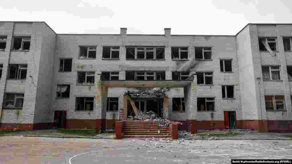 Школа без вікон і дверей. Наслідки обстрілу російською армією цивільного об&#39;єкта у Сєвєродонецьку, 16 квітня 2022 року&nbsp;