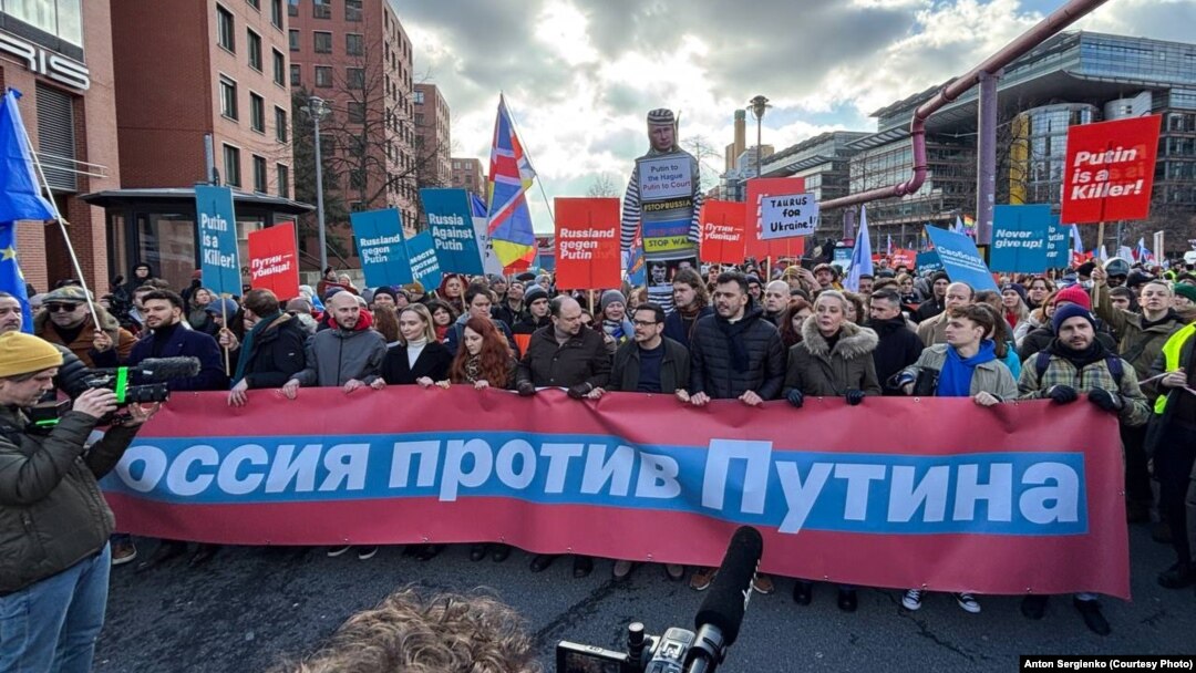 1 мартта Берлинда узган чарада катнашучылар