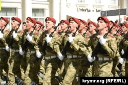 Колона «юнармійців» на параді на честь 9 травня, який у Росії називають «День перемоги», у Севастополі. Крим, 2022 рік