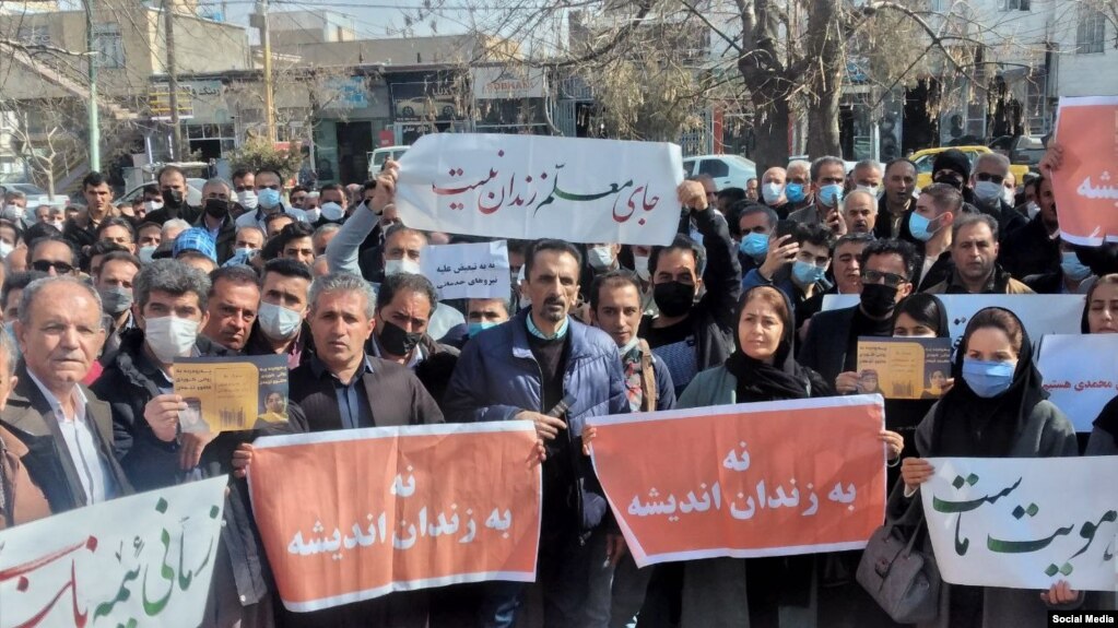 یکی از تجمعات اعتراضی معلمان در شهر مریوان در استان کردستان 