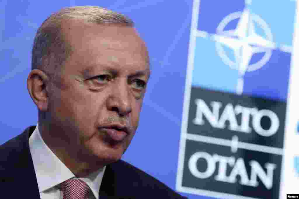 ТУРЦИЈА -&nbsp;Турскиот претседател Реџеп Тајип Ердоган денеска изјави дека имал опсежен разговор со холандскиот премиер Марк Руте за барањата на Шведска и Финска за членство во НАТО, јави Анадолија.