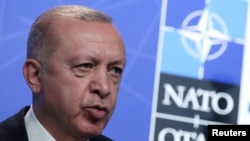 Recep Tayyip Erdoğan török elnök egy brüsszeli NATO-csúcson 2021. június 14-én